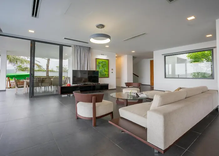 Oceanfront 4Br Villa With Private Pool, Nha Trang