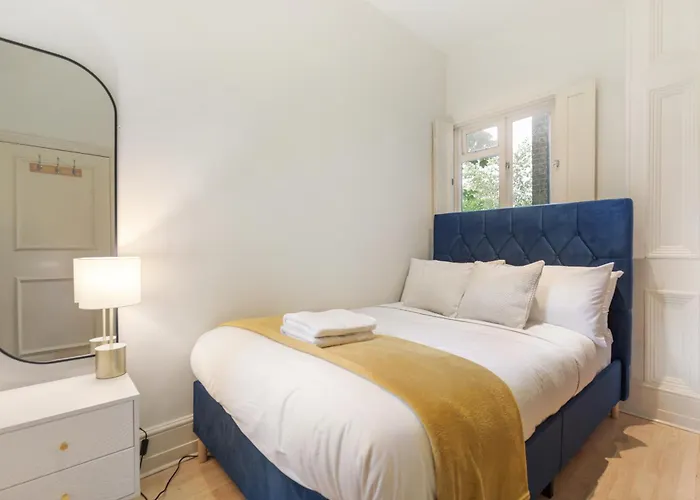Ferienwohnung Elegant Notting Hill Balcony Flat Sleeps 8 London