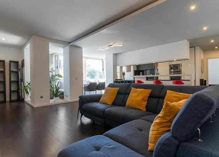 Spacious 2Br En Suite, Downtown Porto