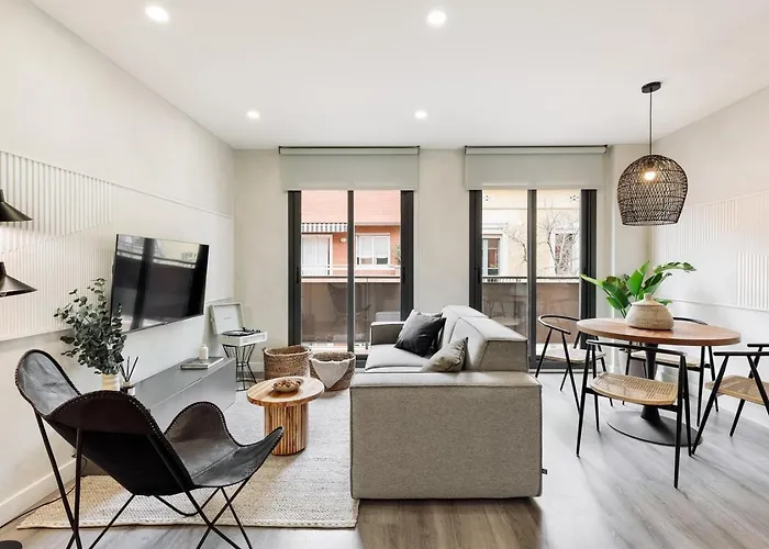 Falco - 2 Bedrooms With Shared Pool In Les Corts Barcelona