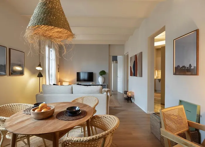 Muari - 2 Bedrooms In Eixample Esquerra Barcelona
