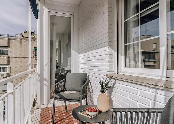 Serin - 2 Bedrooms And Balcony In Recoletos Madrid