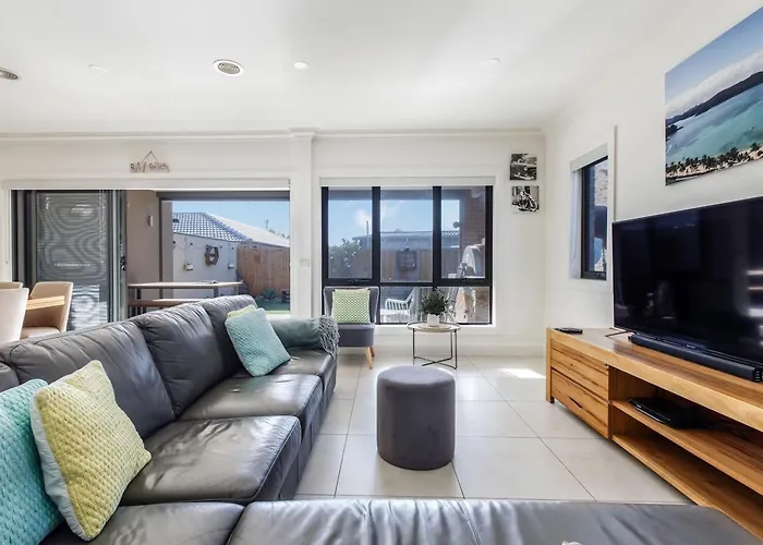 Sullivan Villa - Spacious Modern Escape By Rye Beach