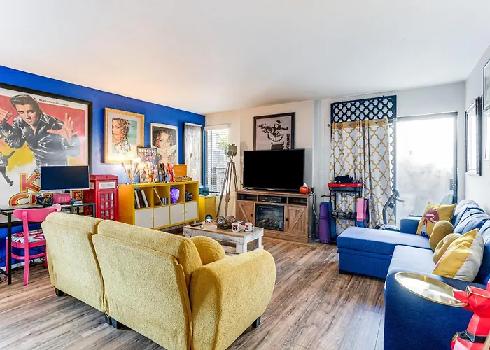 8 Mi To Dtwn Denver: Groovy Pet-Friendly Condo