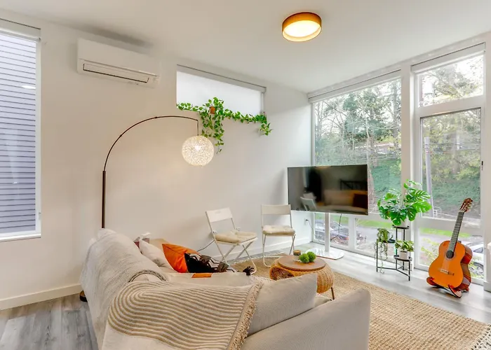 Hub For World Cup Fever! Pet-Friendly Seattle Base