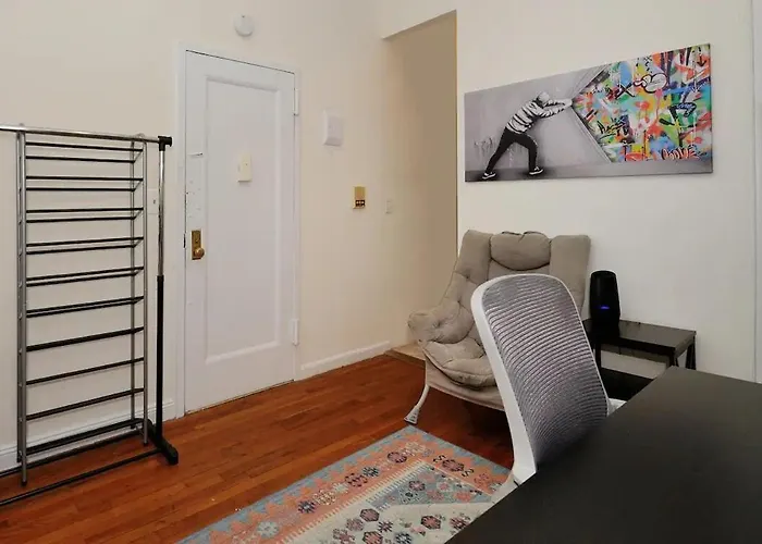 Amazing Upper East Side Studio! Epic Location!, June To Aug 90 Days Stay Required New York