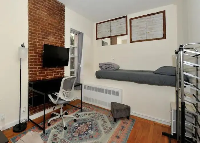 Amazing Upper East Side Studio! Epic Location!, June To Aug 90 Days Stay Required New York