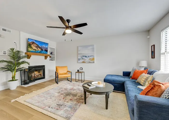 The Ember Classy 2 Bedroom With Seasonal Pool Access Charleston