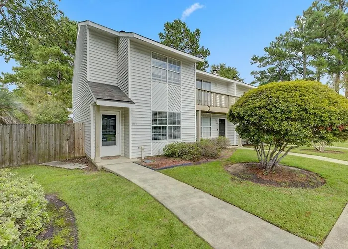The Ember Classy 2 Bedroom With Seasonal Pool Access Charleston