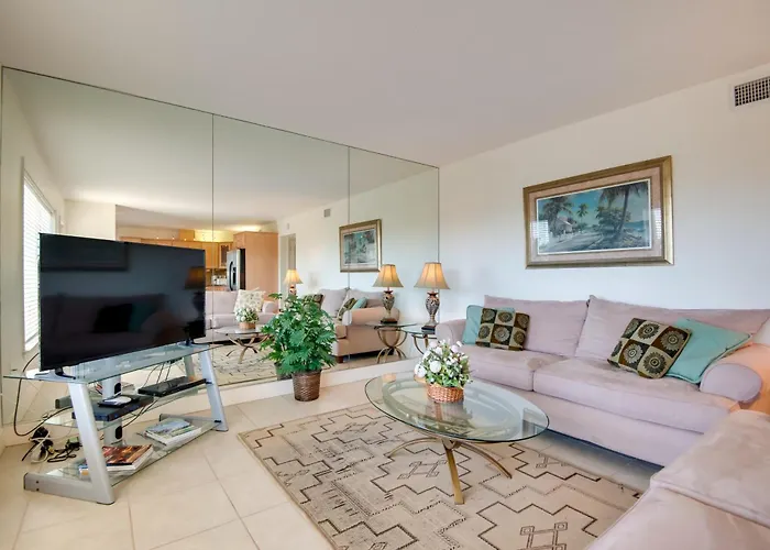 3 Mi To Ocean Riverfront Apartment In Vero Beach!