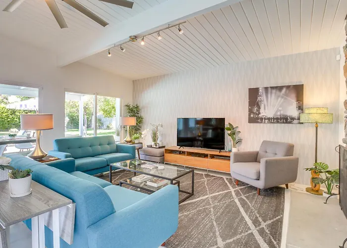 Home With Pool 1 Mi To Downtown Palm Springs!