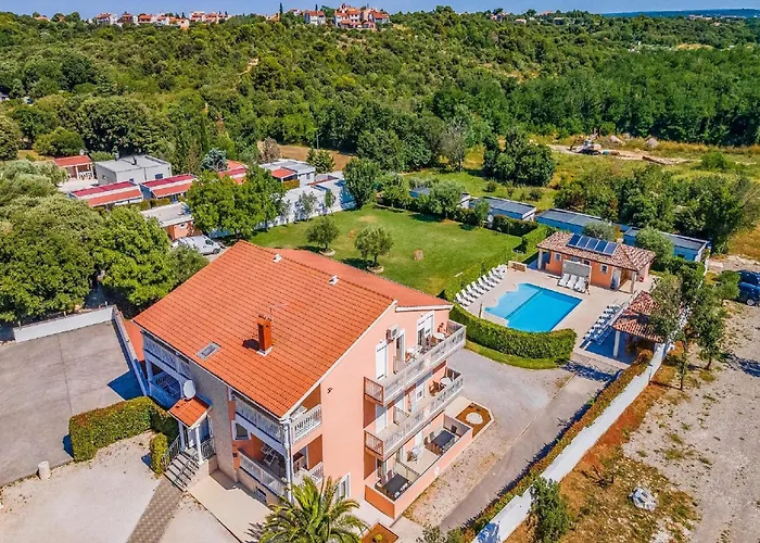 Apartment With Pool, Banjole