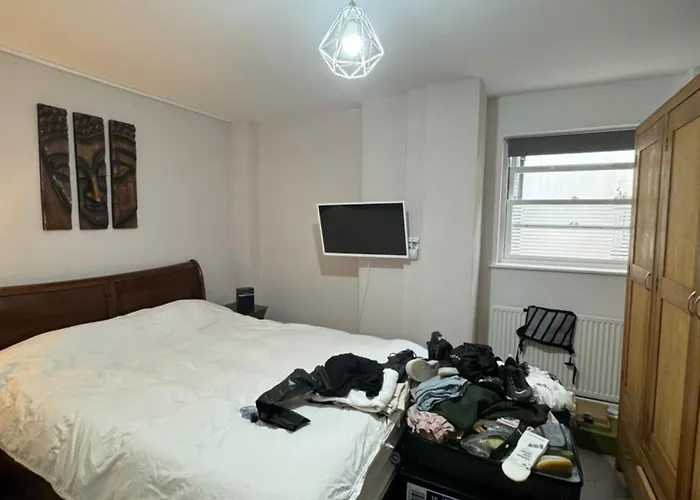 Beautiful 2Bd Lower Level Flat With Patio, Angel London
