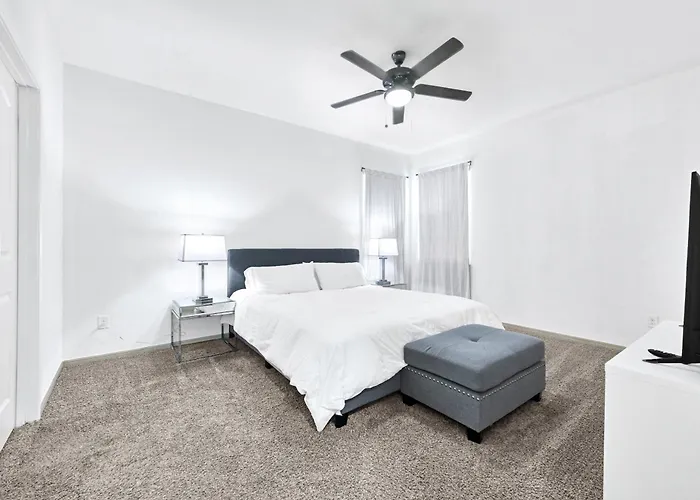 Charming Accommodation In Houston!