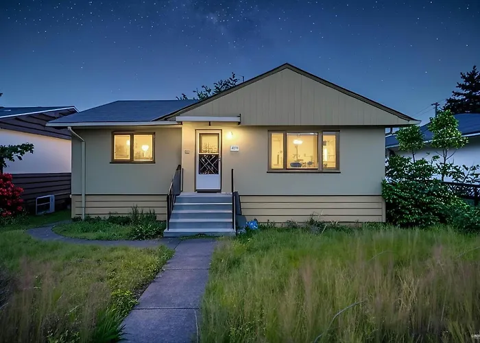 Cozy Airb&B Guest Suite Near Metrotown Burnaby
