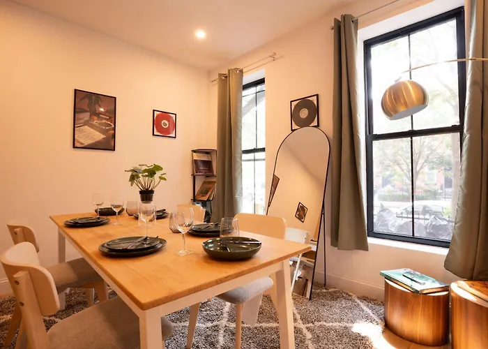 Modern 2Br Plus Basement Brooklyn Stay And Backyard New York