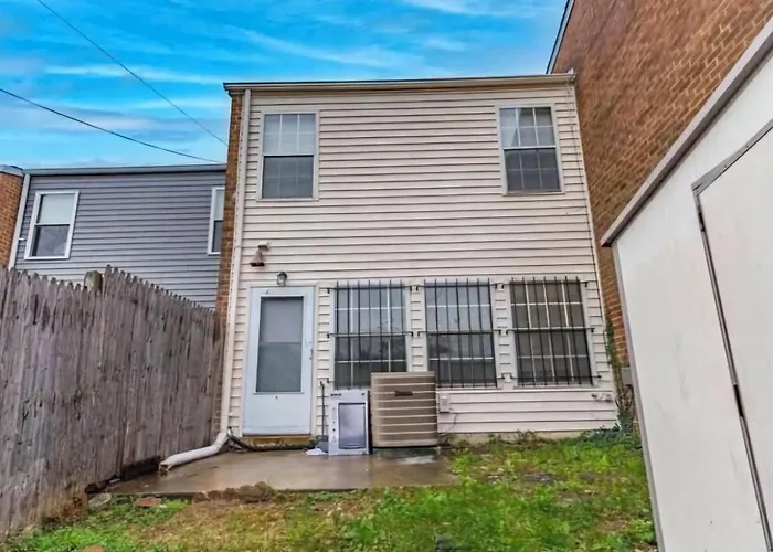 3 Bedroom, 2 Beds Near Capitol Washington