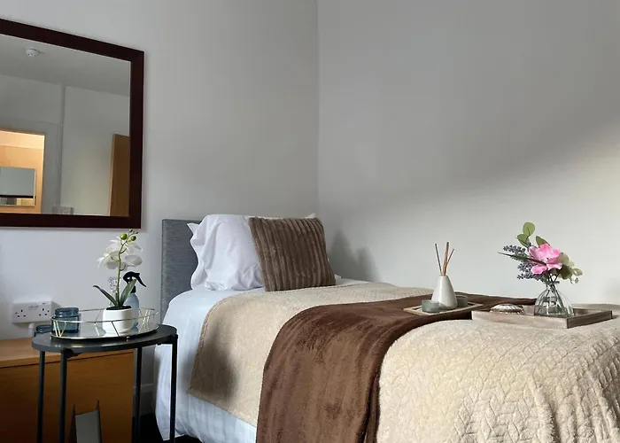 Ferienwohnung 10 Bed Flat - Sleeps 20 - Pets - Parking - Wifi Edenderry