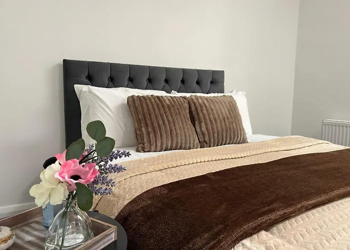 Ferienwohnung 10 Bed Flat - Sleeps 20 - Pets - Parking - Wifi Edenderry
