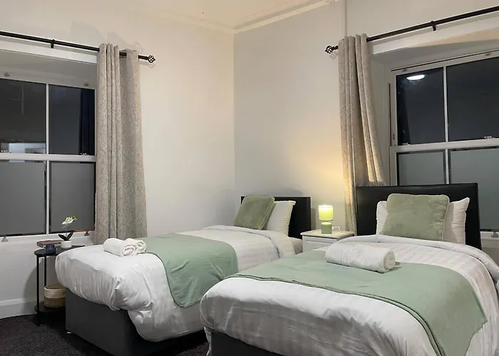 Ferienwohnung 10 Bed Flat - Sleeps 20 - Pets - Parking - Wifi Edenderry