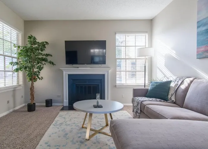 Boulevard Stays Tranquil 1Br King Suite Pool Gym Parking 04 Dallas