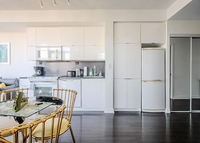 48Th Floor Cn Tower View 1 Bedroom Condo Iceboat Terrace Downtown Toronto