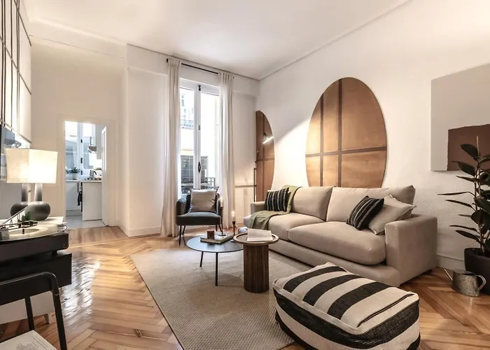 Gobek - 2 Bedrooms In Almagro Madrid