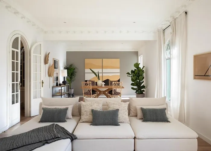 Tanah - 3 Bedrooms And Balcony In Eixample Dreta Barcelona