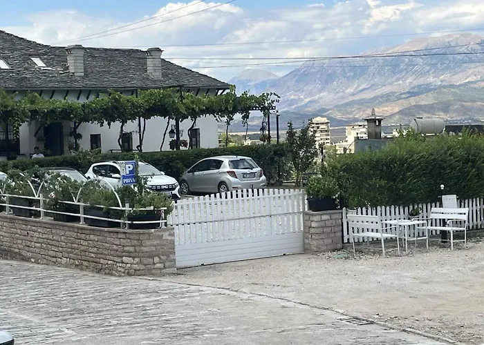 Sweetdreams Guest House Gjirokastër
