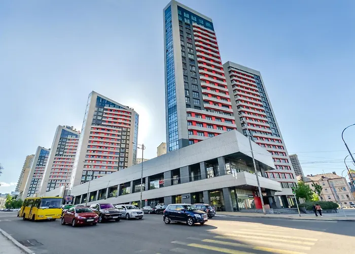 20-206 Kvartet, Vasyl Lypkivskyi 16G, Kyiv, Railway Station, Metro Nearby, Panoramic City View, 15 Kw Backup Power, Petrovdom Apartment