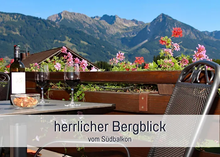 Biohof Burger, 3 sonnige Fewo, alle mit Balkon, Spielzimmer, Grillhütte, 7 km vor Oberstdorf Bolsterlang