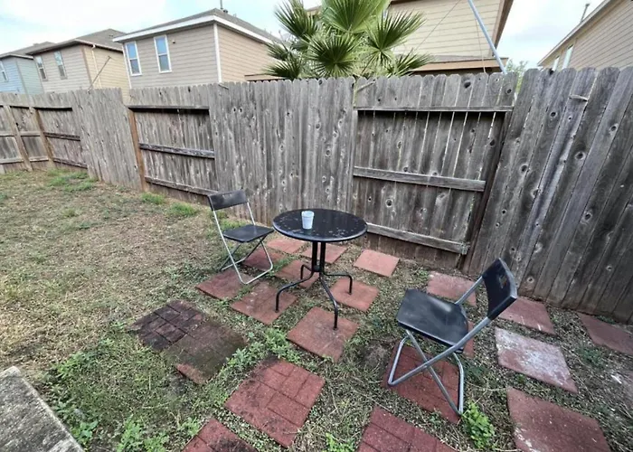 Villa Pet-Frndlyretreat . 600Mbpswifi 8Mi To Iah Sleeps 14 Houston