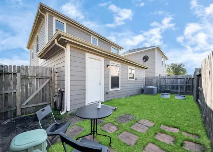 Villa Pet-Frndlyretreat . 600Mbpswifi 8Mi To Iah Sleeps 14 Houston