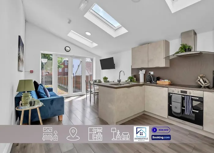 Weekday Special - 4Bdr House By Homestyles Hosts Short Lets & Serviced Accommodation Ipswich Near Town Centre With Free Parking