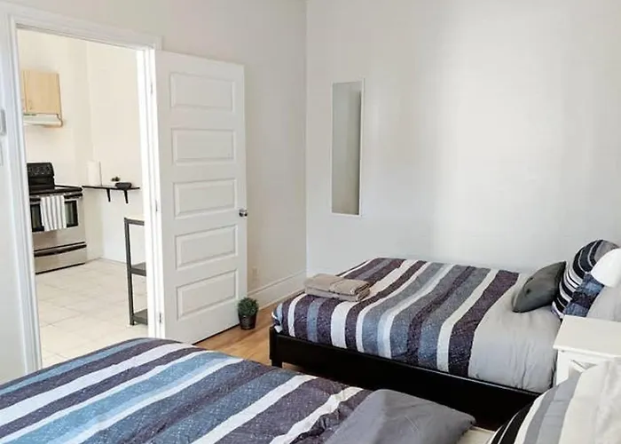 Large 5 Bedroom City Escape With Balcony And Room For 14 Montréal