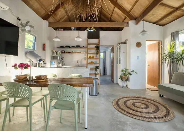 Spacious Family Home In General Luna Center With Wi-Fi, Ac