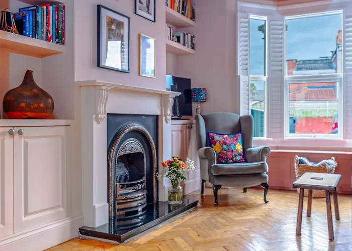 Family & Pet-Friendly Bristol Home, Near Park