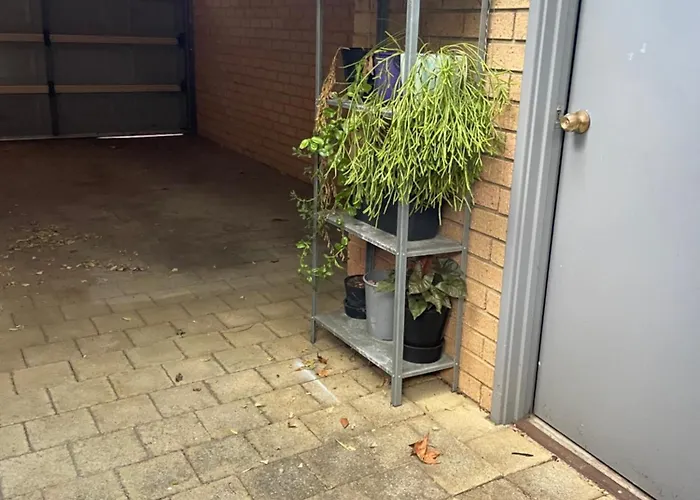 Close To Shops & Airport Perth