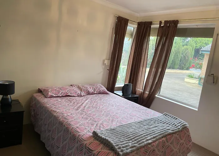 Close To Shops & Airport Perth