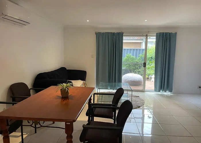 Close To Shops & Airport Perth
