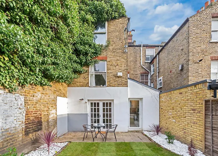 Ferienwohnung Urban Hideaway, Private Garden, 2 Mins To Station London