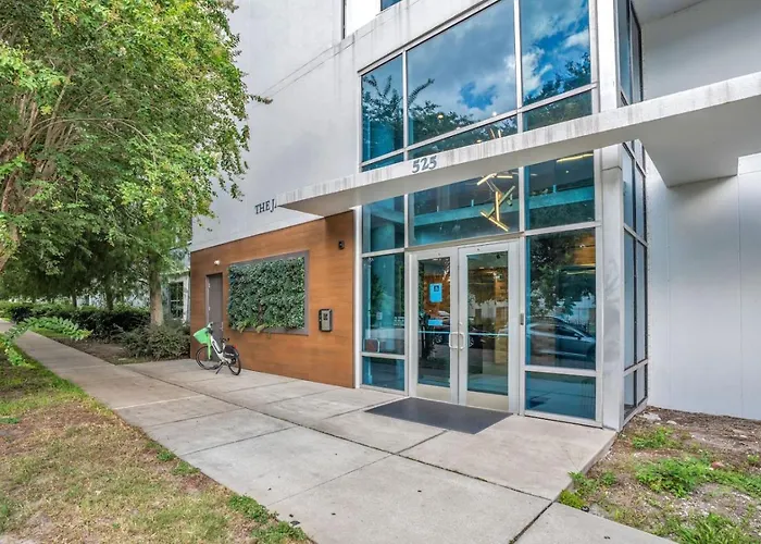 Large Corner 3 Bdrm Oasis Lake Eola Orlando