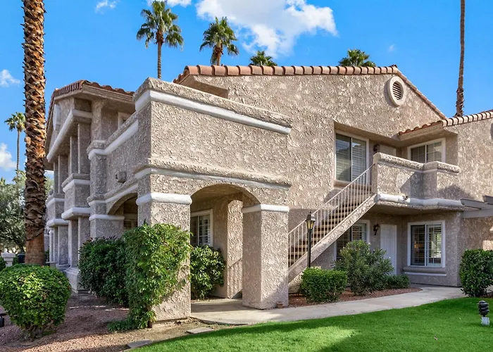 Cozy Ranch-Style Condo Palm Springs