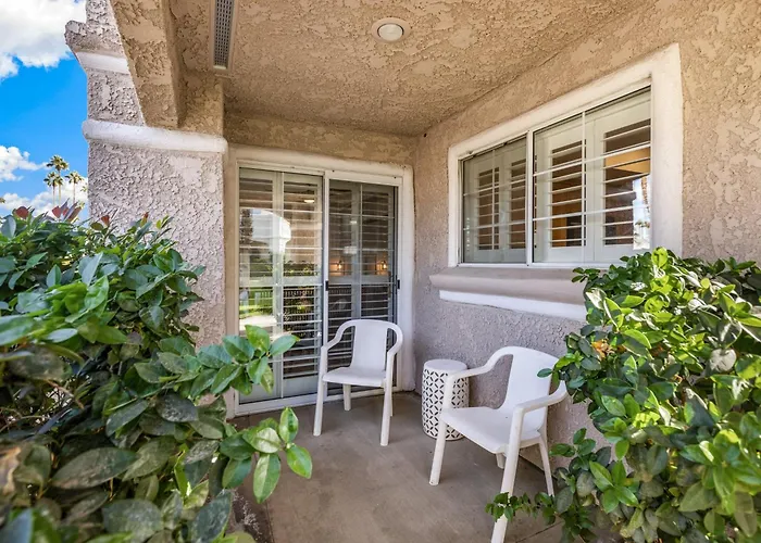Cozy Ranch-Style Condo Palm Springs