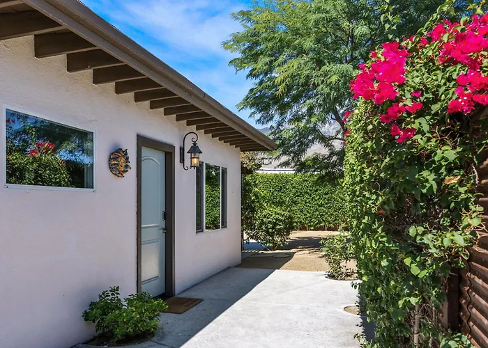 Cozy Desert Bungalow Palm Springs