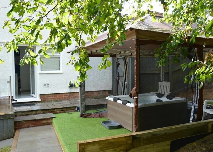 Villa Hot Tub Oasis By The Sea & Woods Swansea