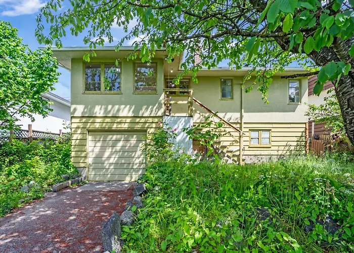 Cozy Airb&B Guest Suite Near Metrotown Burnaby