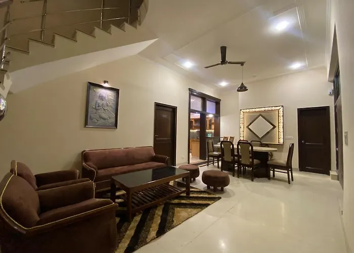 Chansal Sky Ashirwad - Noida Jāmb