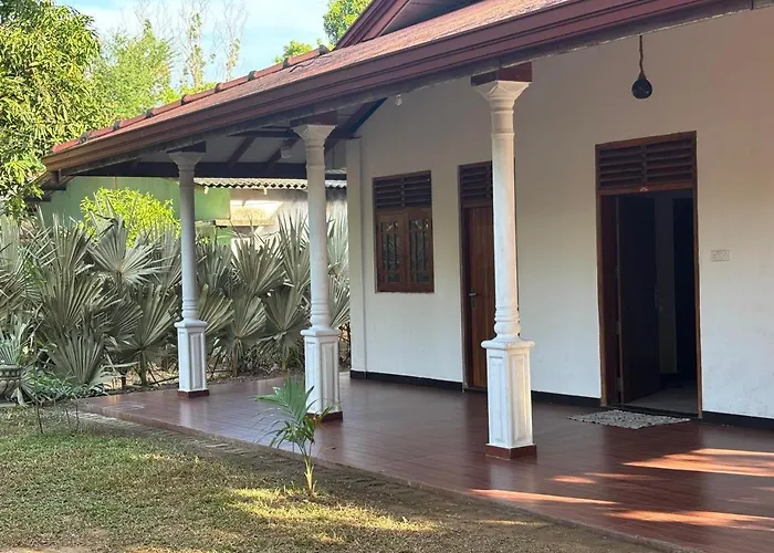 Hotel Near Yala Nikawatawana