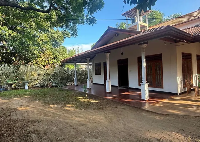Hotel Near Yala Nikawatawana